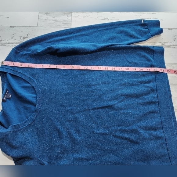 Tommy Hilfiger Size Medium Metallic Blue Scoop Neck Lightweight Pullover Sweater - Picture 6 of 8